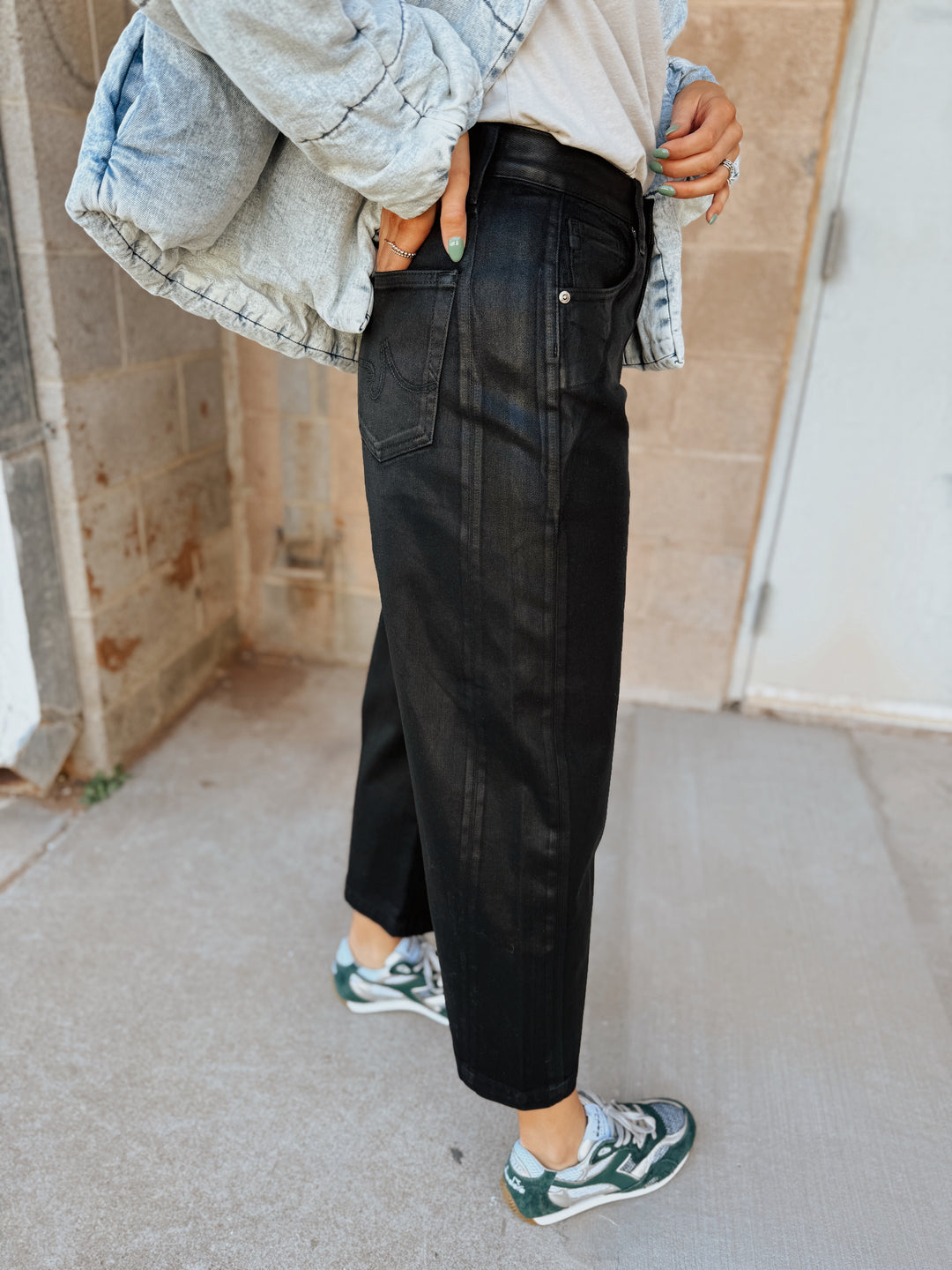 BLACK FRIDAY - AG Jean | Hattie Crop- Leatherette Super Black