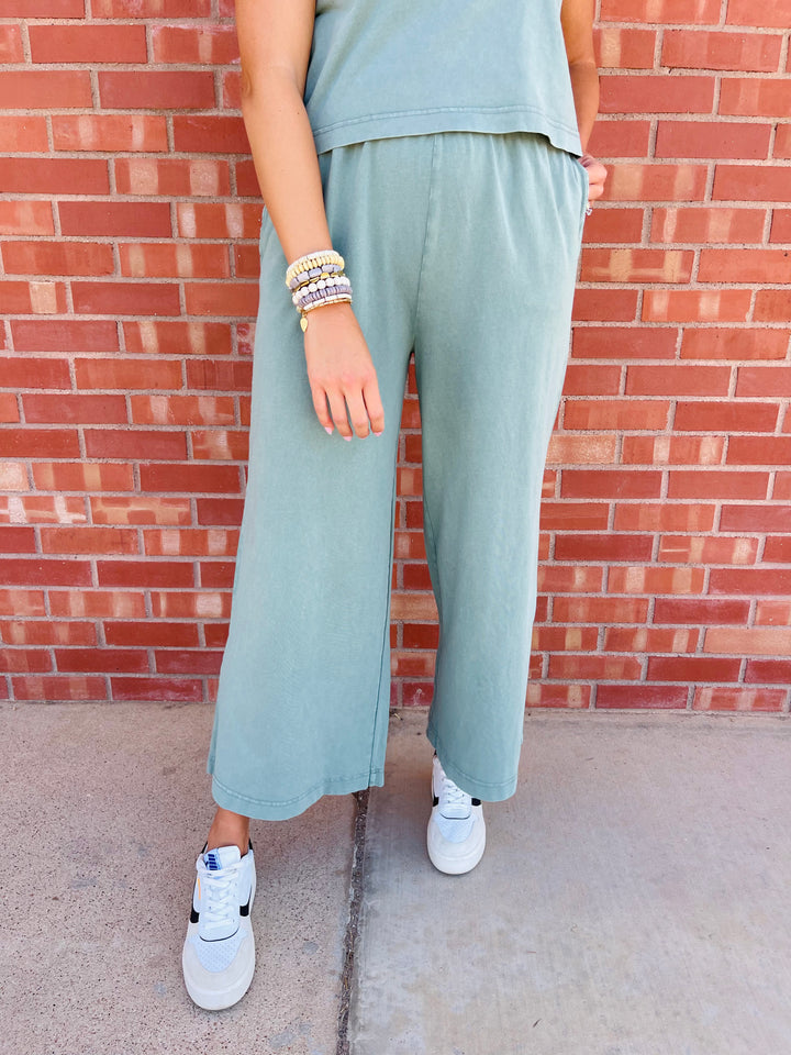 Z Supply Scout Jersey Flare Pant | Palm Green